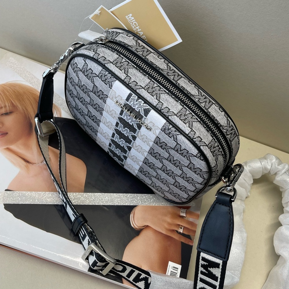 (new+tag) Michael Kors jet set travel oval camera crossbody color black/white - Picture 5 of 12